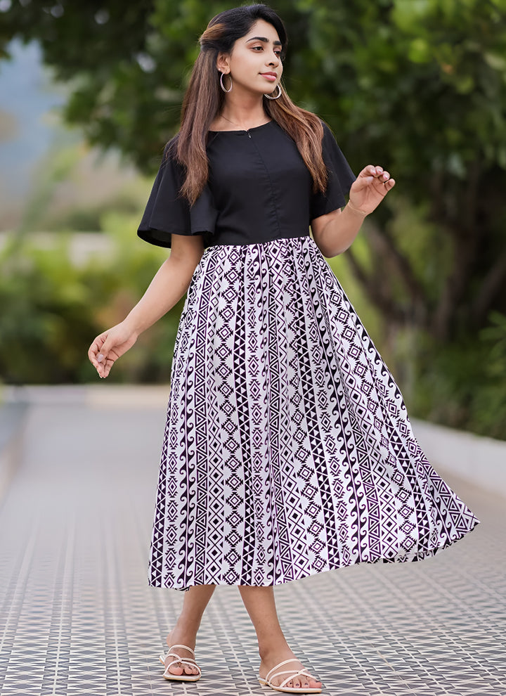 Chic Geometric Print Maxi Dress with Flutter Sleeves