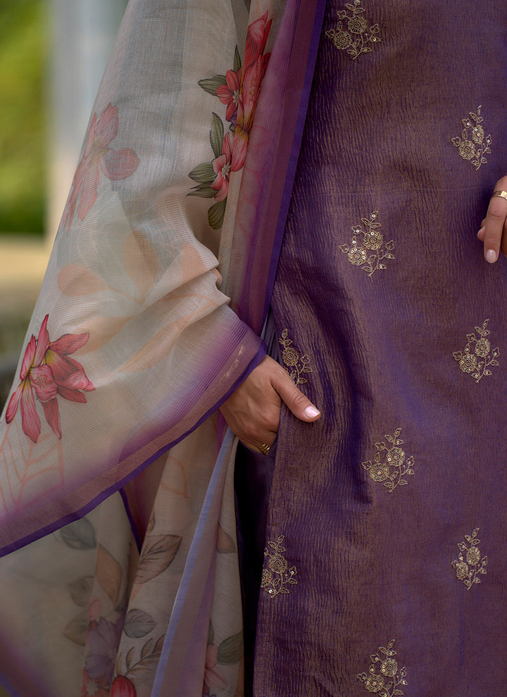 Embroidered Lovender Kurta Set With Dupatta