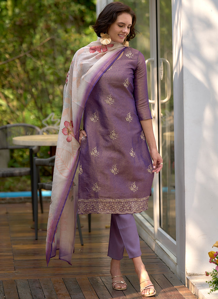 Embroidered Lovender Kurta Set With Dupatta