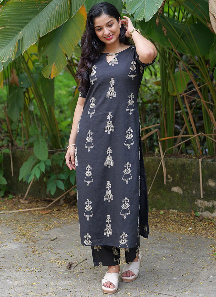 Black Cotton Blend Printed Straight Kurta And Pant